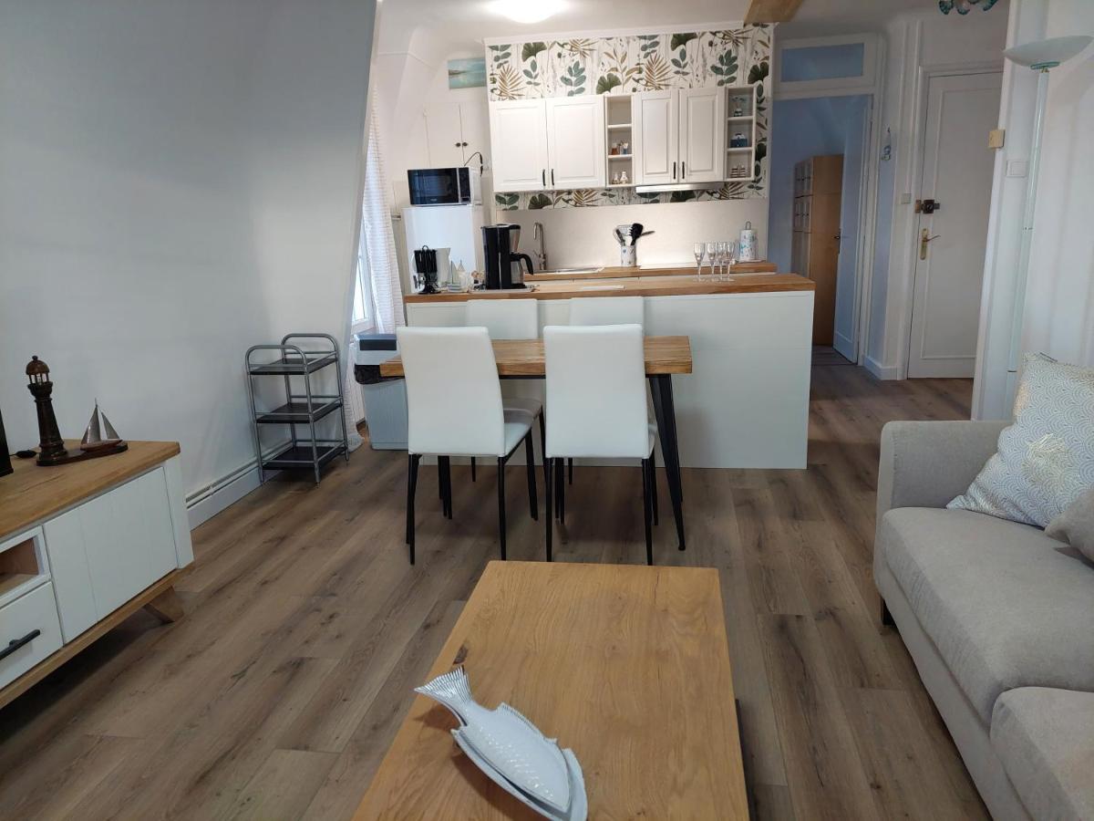 Au Gre Des Marees 2 Appartement Face A La Mer 2Eme Etage Ault Esterno foto