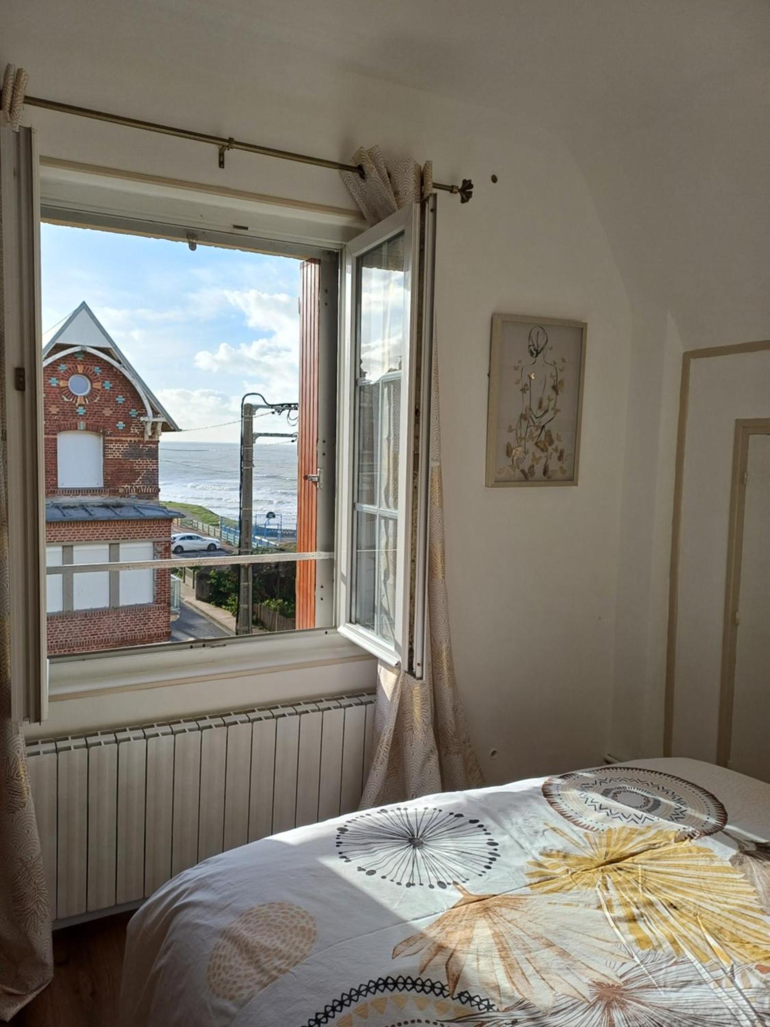 Au Gre Des Marees 2 Appartement Face A La Mer 2Eme Etage Ault Esterno foto