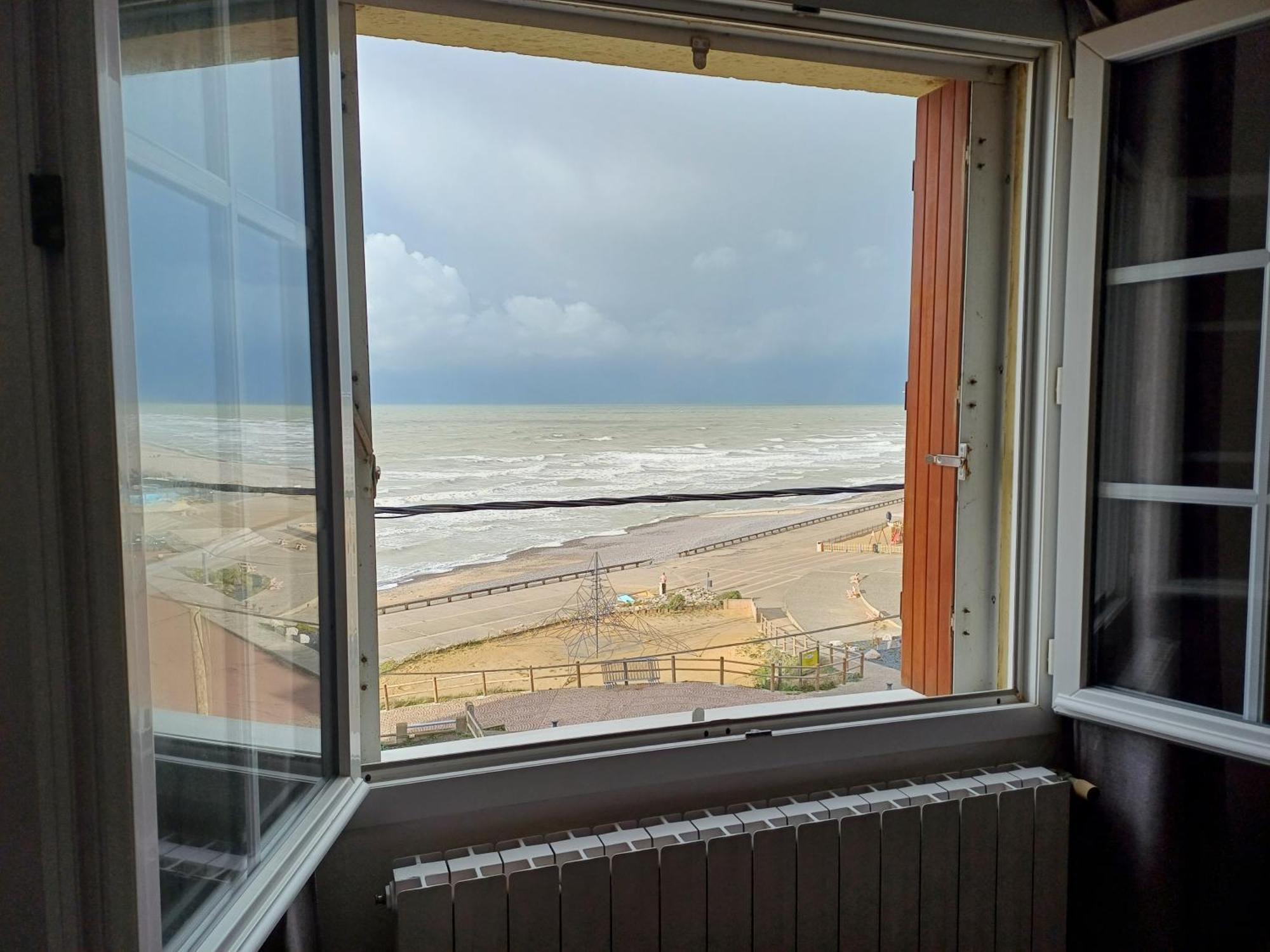 Au Gre Des Marees 2 Appartement Face A La Mer 2Eme Etage Ault Esterno foto